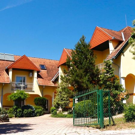 Wagner Panzio Hotell Cserszegtomaj Exteriör bild