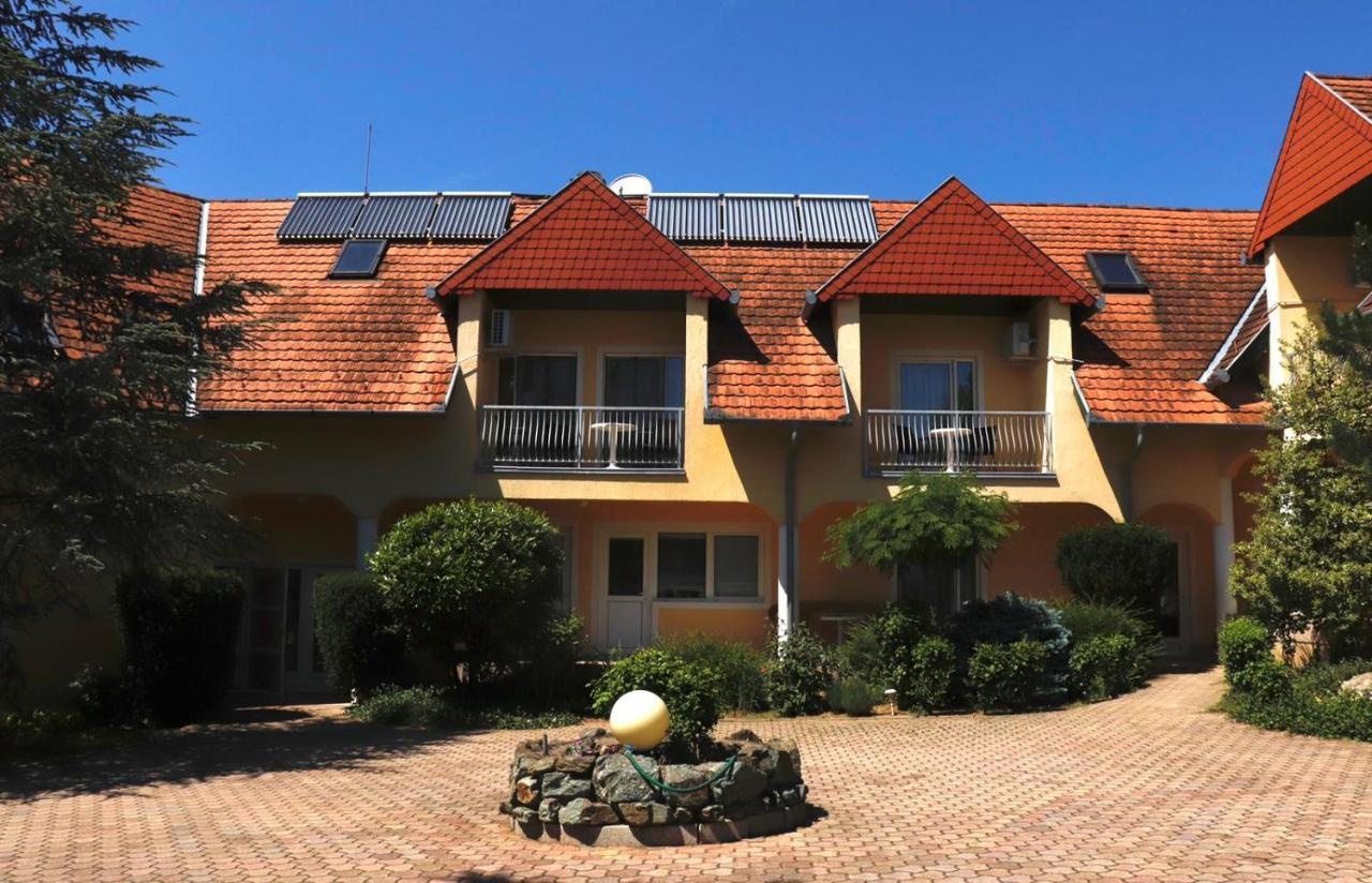 Wagner Panzio Hotell Cserszegtomaj Exteriör bild