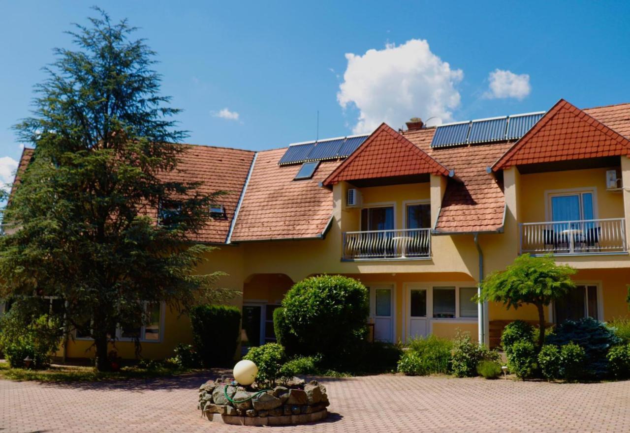 Wagner Panzio Hotell Cserszegtomaj Exteriör bild