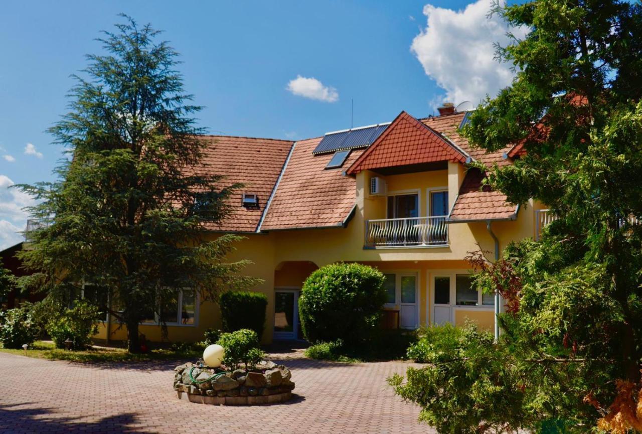 Wagner Panzio Hotell Cserszegtomaj Exteriör bild