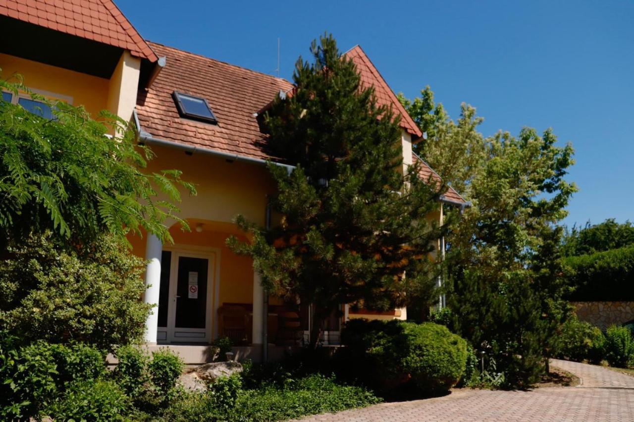 Wagner Panzio Hotell Cserszegtomaj Exteriör bild